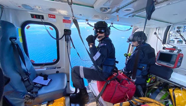 Søren Rudolph har siden 2022 været bosiddende i Cairns i staten Queensland i Australien sammen med sin kone Camilla og deres to børn. Han arbejder som akutlæge  for Lifeflight Rescue Australia, som er en nonprofitorganisation, der driver redningshelikoptere og fly i Queensland. Foto: Privat 