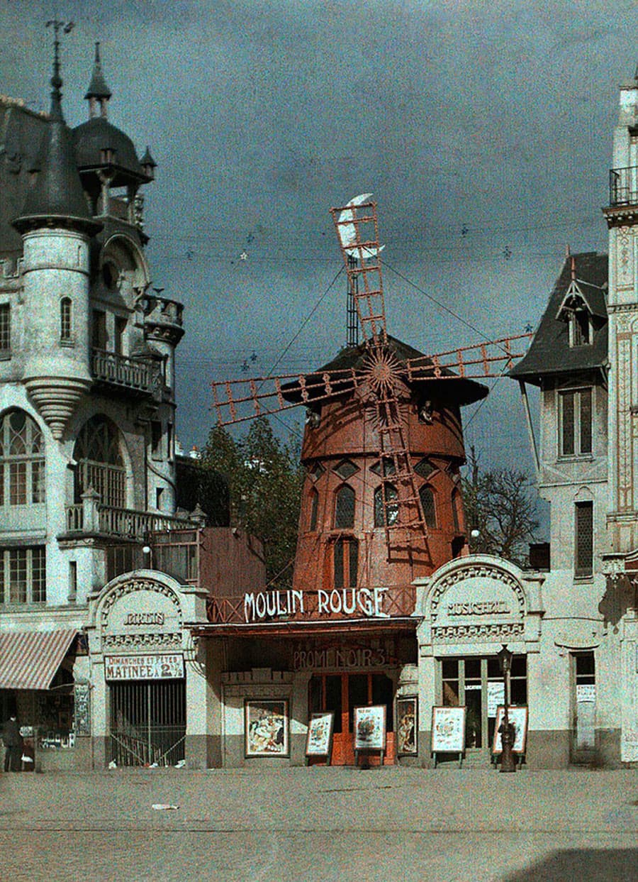 Autochrom-foto: Moulin Rouge ved indgangen til 1900-tallet. Foto: Wikimedia Commons