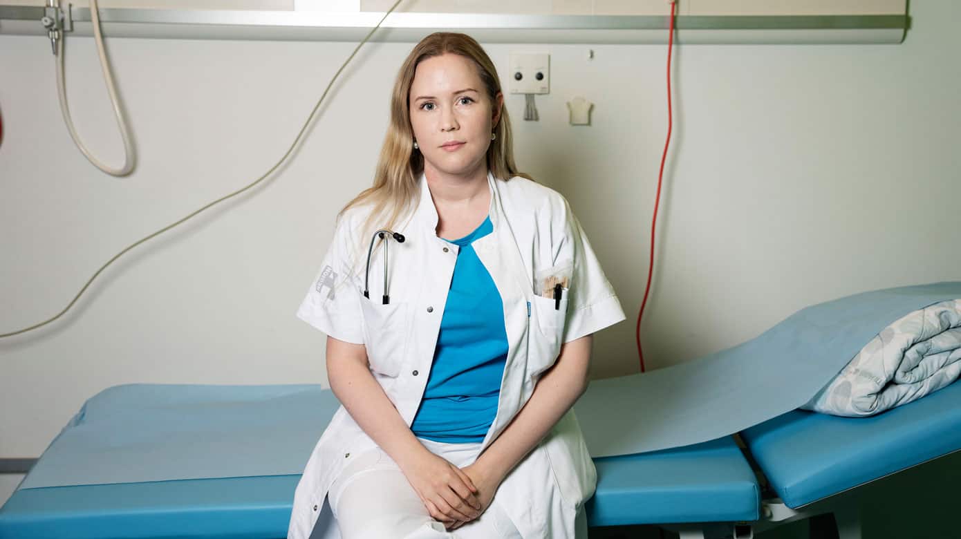 Efter år med sygdom, afslag og mistet håb er Mette Lodahl i dag ansat i en introstilling på en travl afdeling med »højt til loftet«. Foto: Claus Bech