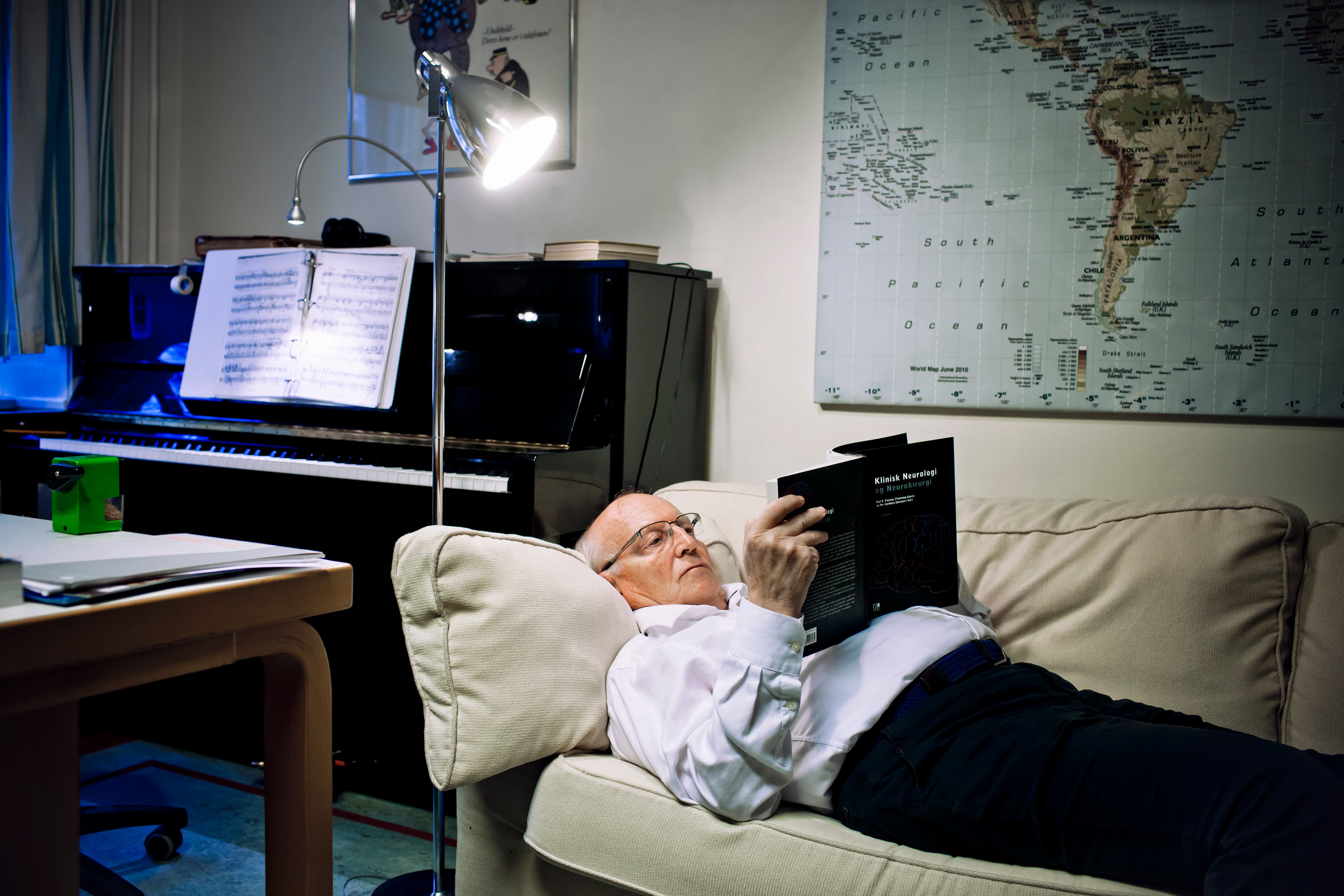 Lars Larsens patienter kan sige, at de er fra et "konsultationslokale med klaver".